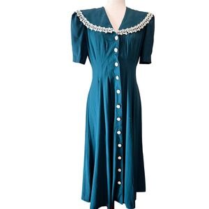 Vintage 80s Dark Green Midi Dress with Lace Collar Carved Button Front USA Retro